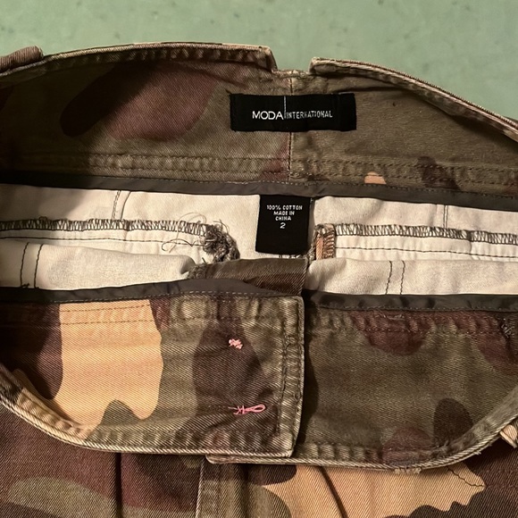 Mods International army print cargo skirt with 4 side pockets & 2 back pockets - Picture 8 of 9